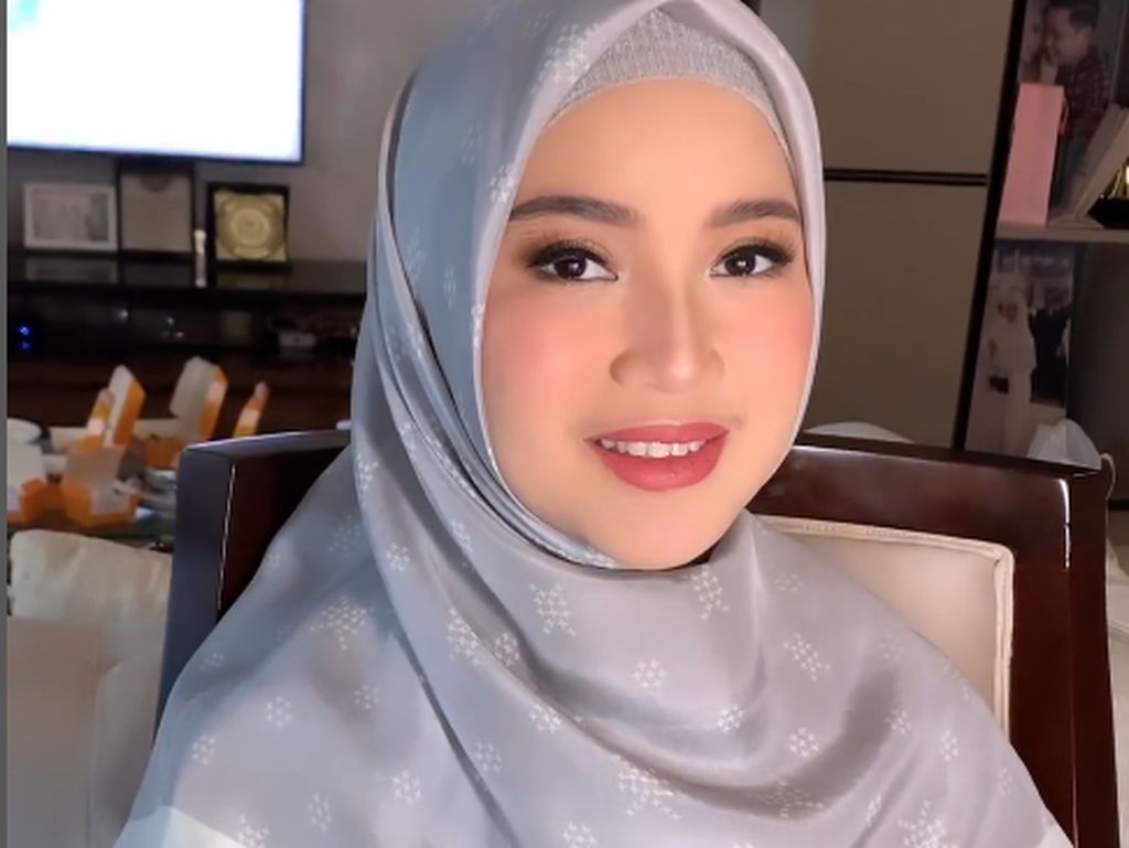 Chacha Frederica Tampil Cantik dan Anggun dengan Hijab