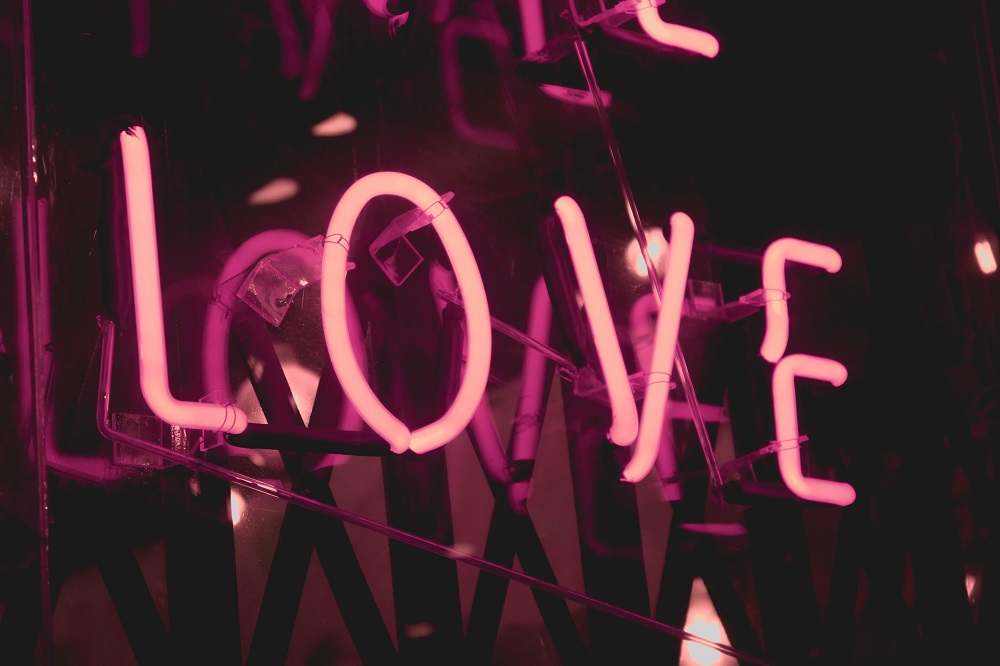 Kata-Kata Motivasi Cinta agar Hubungan Lebih Romantis